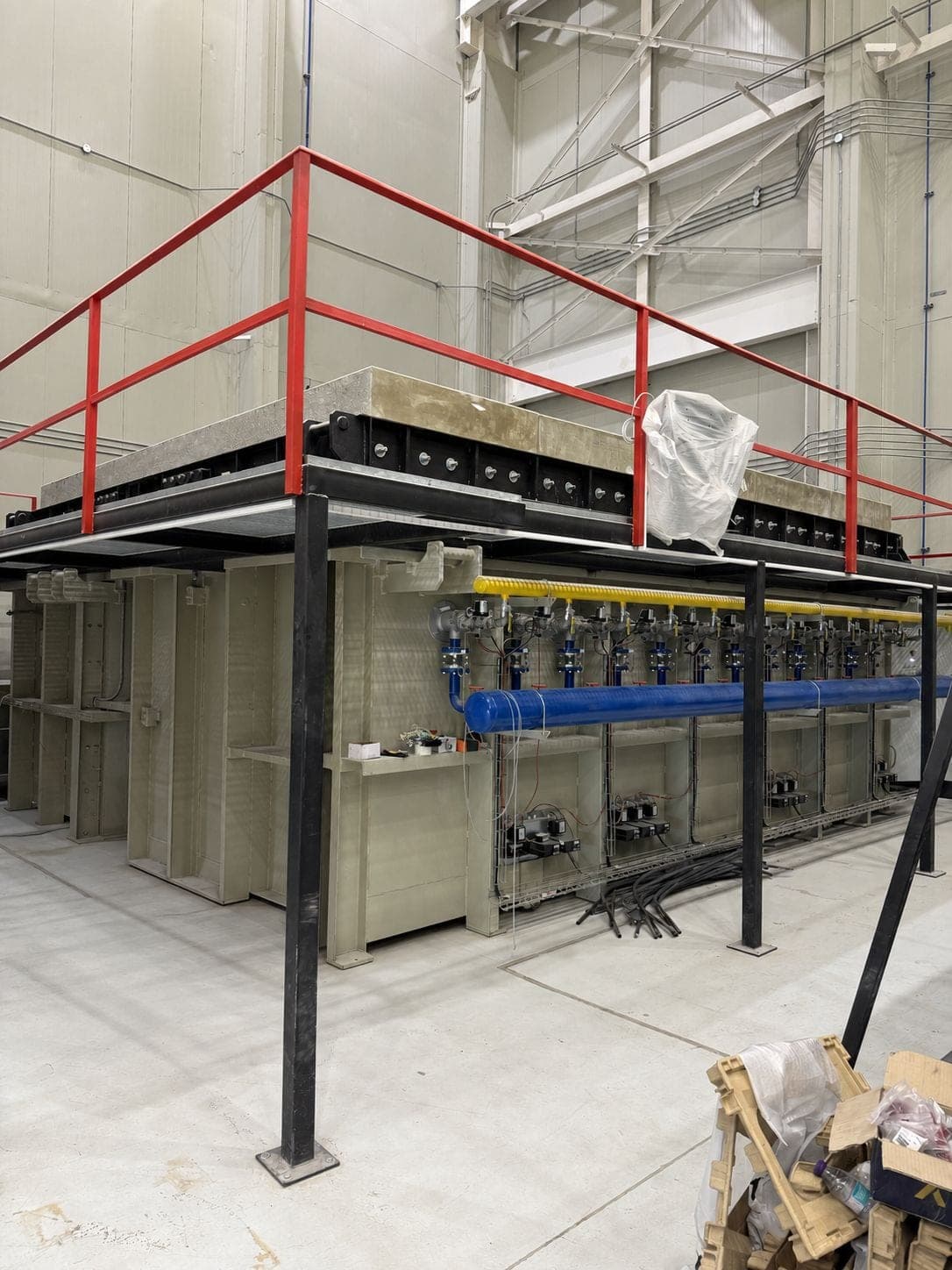 Horizontal fire resistance test furnace with galvanized access platform in a new laboratory hall